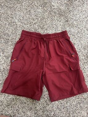 Woman’s Cargo Shorts in Burgundy